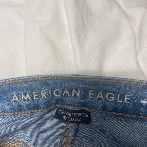 AMERICAN EAGLE comfort stretch waistband
distressed mom jeans - Picture 3 of 5